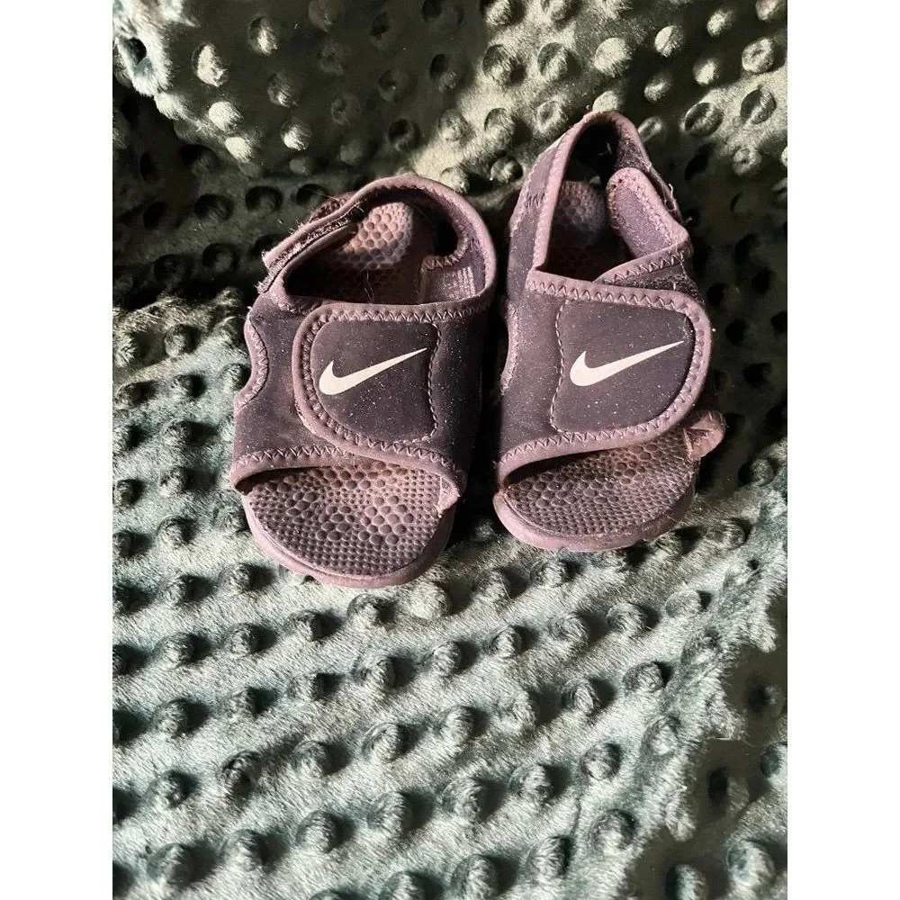 Nike black Sandals little kids size 5 5c 6c